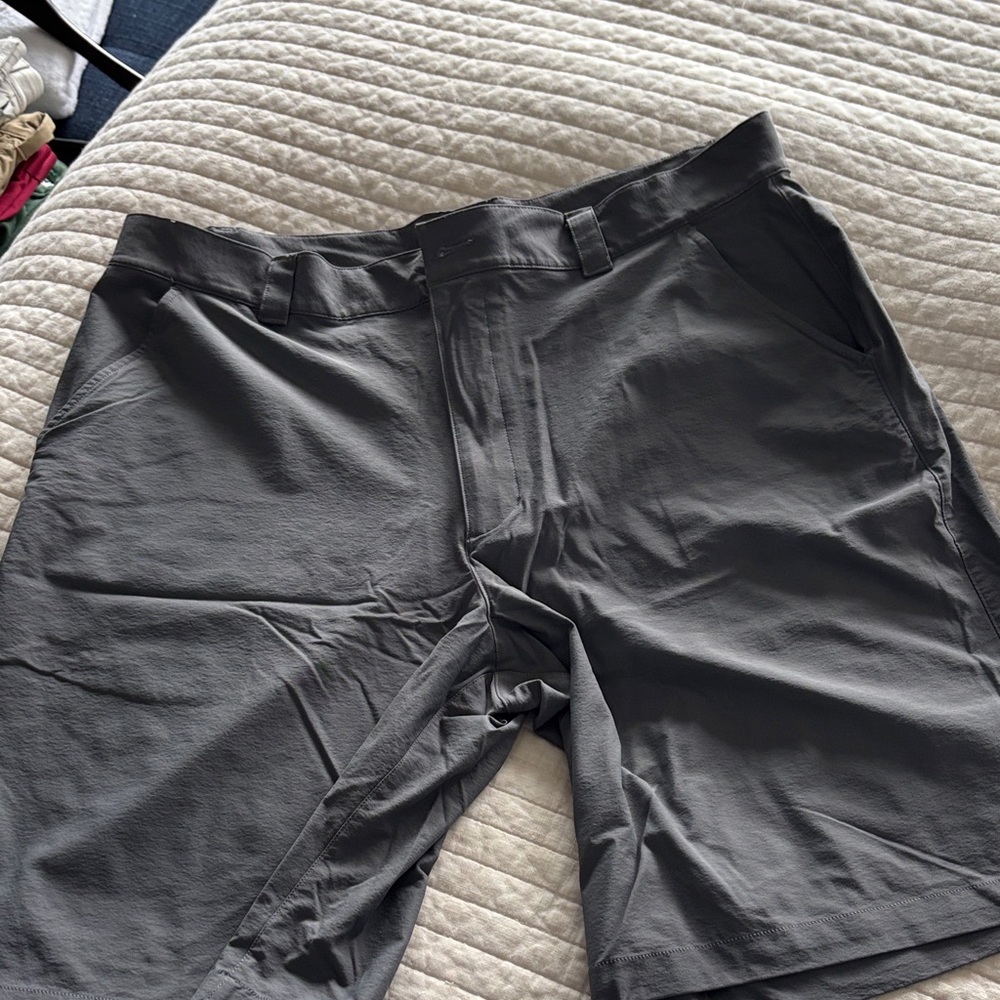 Under Armour 10.5 inch Men’s Performance Gray Shorts